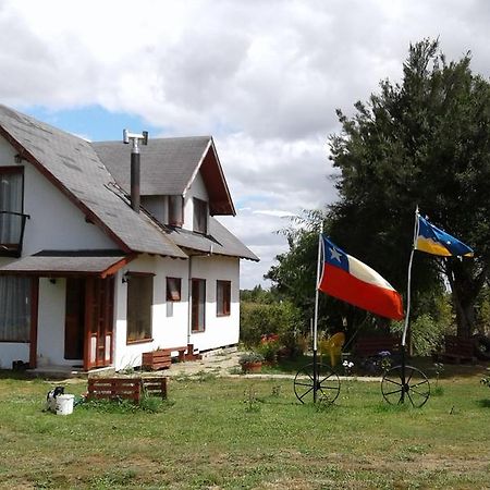 Patagonia Hostal Alojamiento Familiar ปูแอร์โตบารัส ภายนอก รูปภาพ