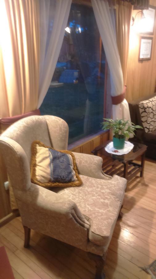 Patagonia Hostal Alojamiento Familiar ปูแอร์โตบารัส ภายนอก รูปภาพ